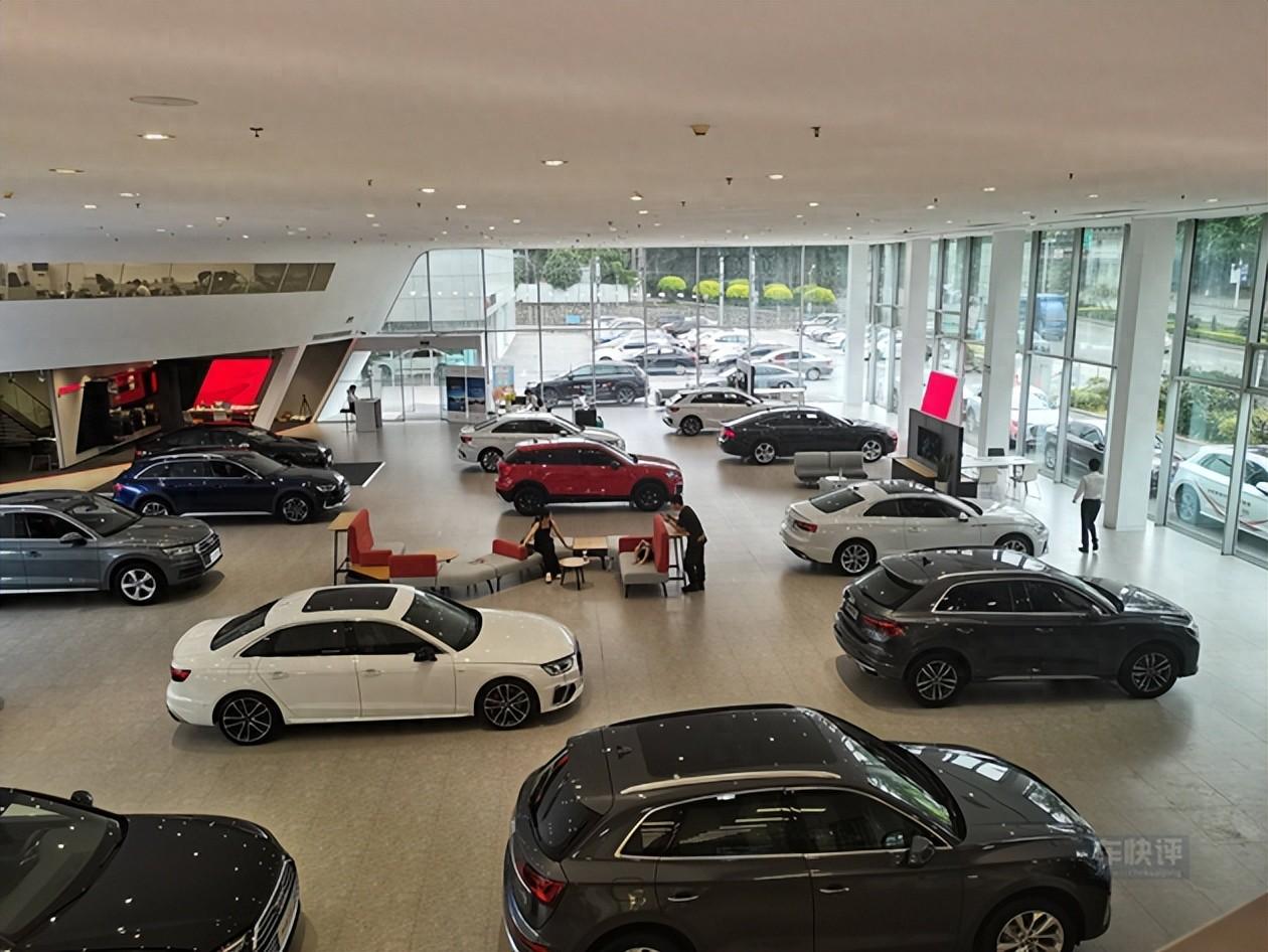 想不到吧:在鄭州市中心地段,有一家堪比博物館的汽車展廳