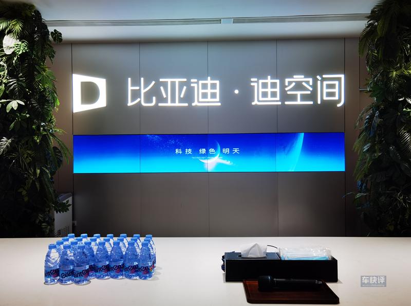 想不到吧:在鄭州市中心地段,有一家堪比博物館的汽車展廳