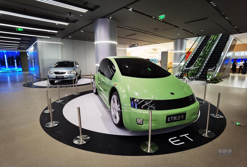 想不到吧:在鄭州市中心地段,有一家堪比博物館的汽車展廳