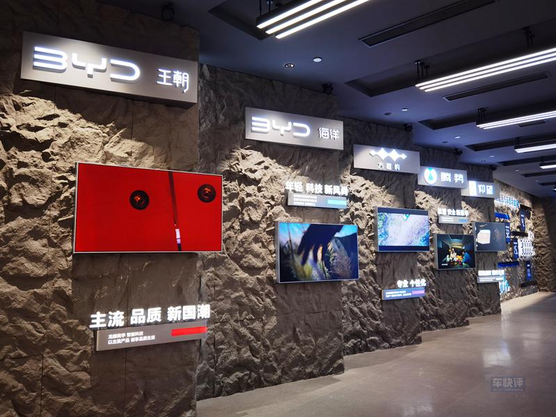 想不到吧:在鄭州市中心地段,有一家堪比博物館的汽車展廳