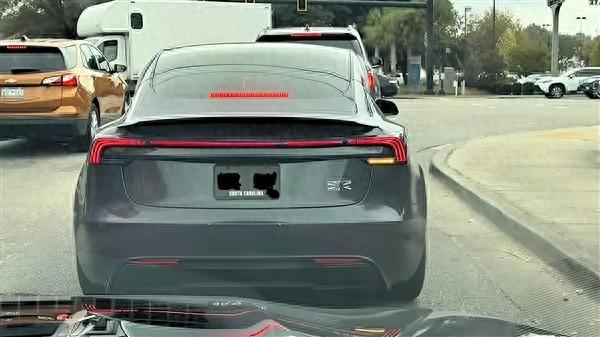 Model Y 無偽裝諜照爆出?電池包信息也更新,2025年上市穩了?
