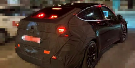 Model Y 無偽裝諜照爆出?電池包信息也更新,2025年上市穩了?
