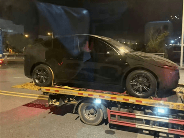 Model Y 無偽裝諜照爆出?電池包信息也更新,2025年上市穩了?