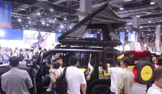 廣州車(chē)展新能源風(fēng)頭強(qiáng)勁,燃油車(chē)關(guān)注度下滑,大眾轉(zhuǎn)型新勢(shì)力-有駕 廣州車(chē)展新能源風(fēng)頭強(qiáng)勁,燃油車(chē)關(guān)注度下滑,大眾轉(zhuǎn)型新勢(shì)力-有駕