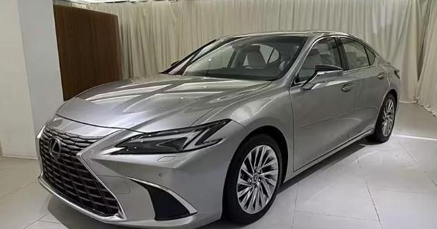 廣州車(chē)展新能源風(fēng)頭強(qiáng)勁,燃油車(chē)關(guān)注度下滑,大眾轉(zhuǎn)型新勢(shì)力-有駕 廣州車(chē)展新能源風(fēng)頭強(qiáng)勁,燃油車(chē)關(guān)注度下滑,大眾轉(zhuǎn)型新勢(shì)力-有駕
