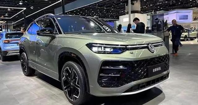 廣州車(chē)展新能源風(fēng)頭強(qiáng)勁,燃油車(chē)關(guān)注度下滑,大眾轉(zhuǎn)型新勢(shì)力-有駕 廣州車(chē)展新能源風(fēng)頭強(qiáng)勁,燃油車(chē)關(guān)注度下滑,大眾轉(zhuǎn)型新勢(shì)力-有駕