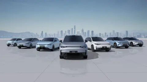 15萬級智能化對比!零跑C11和宋PLUS EV,誰讓“軟件定義汽車”?